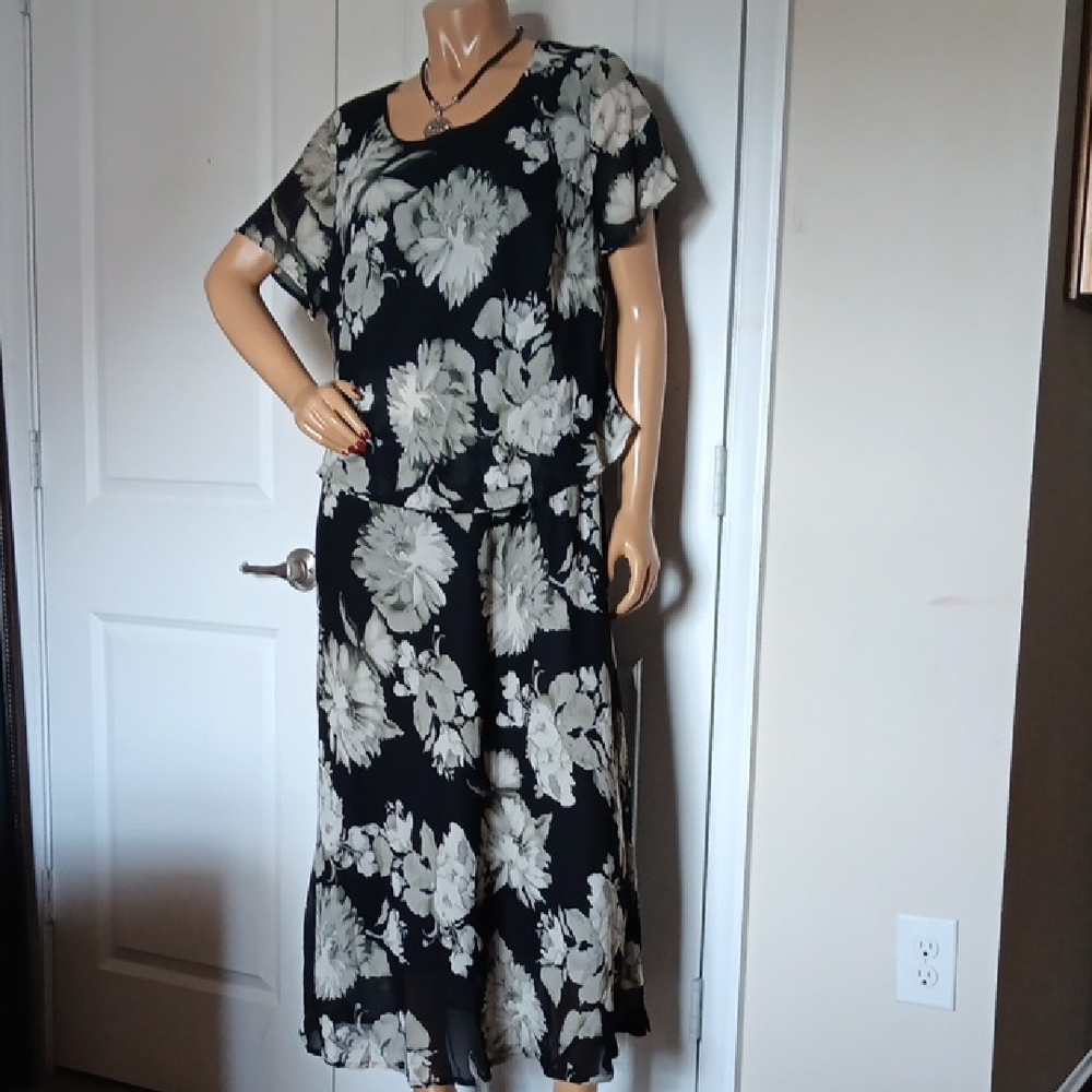 Esmeraldo Black and White Casual Maxi Sundress with Dolman Sleeves,100% Polyeste
